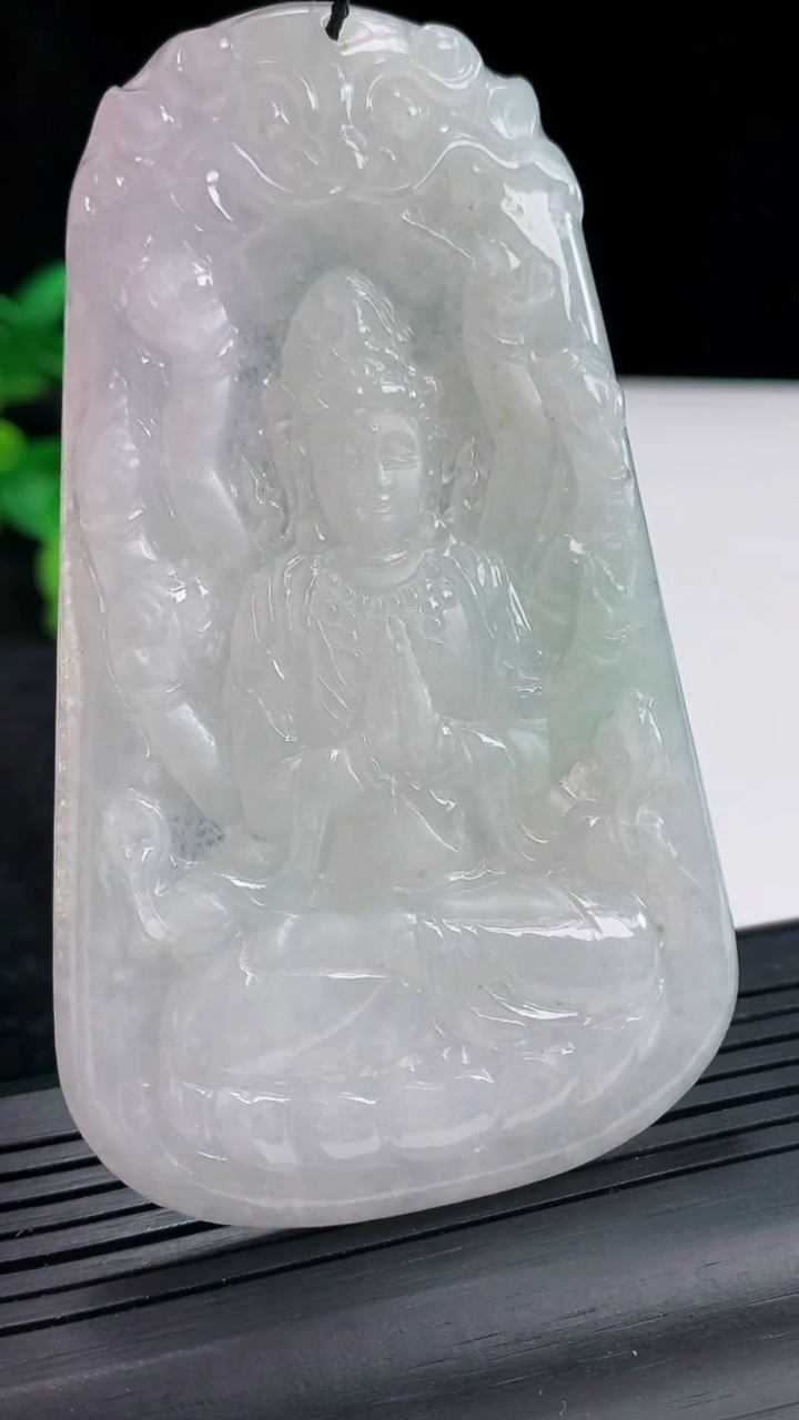 天然A货翡翠千手观音菩萨吊坠，尺寸84-51-5.5重量:47.50g
4月20日