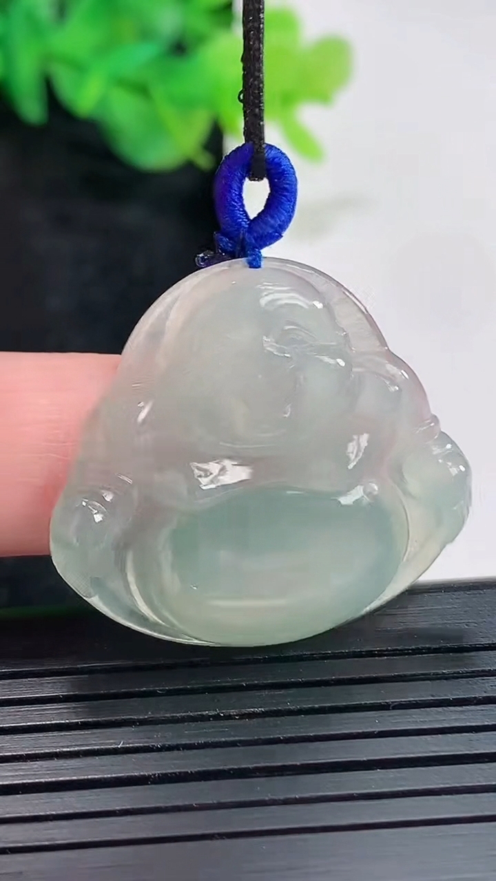 天然A货翡翠飘花佛公吊坠，尺寸29-31-5重量:7.38g
4月20日