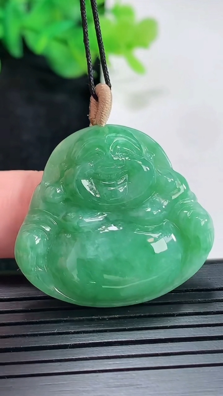 天然A货翡翠佛公吊坠，尺寸30.5-33-6.6重量:11.17g
4月20日