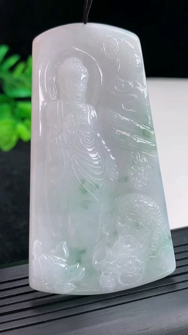 天然A货翡翠飘花御龙阿弥陀佛吊坠，尺寸73.5-40-5.2重量:35.44g
4月20日