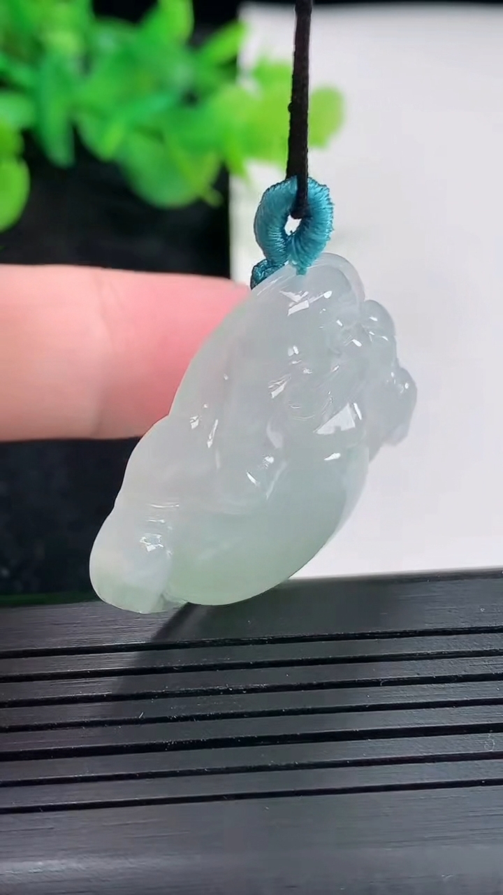 天然A货翡翠佛公吊坠，尺寸31.5-36-6.5重量:11.38g
4月20日