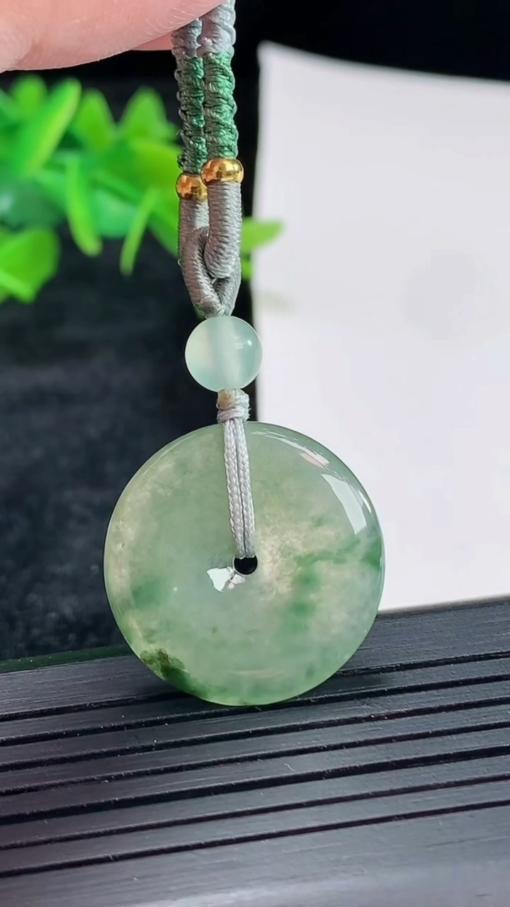 天然A货翡翠冰种飘花平安扣吊坠，尺寸23-3.6重:3.82g474
4月20日