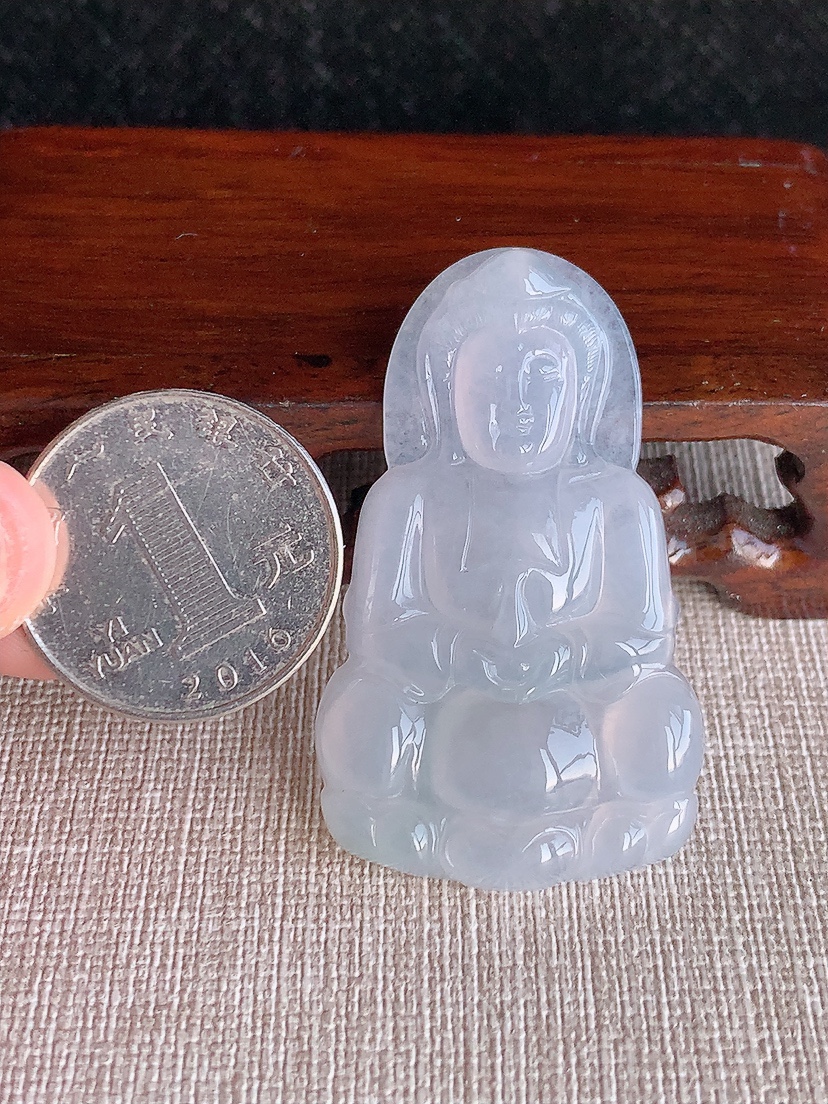 天然A货翡翠白冰白月光正装观音吊坠 
尺寸49.3-29.6-5mm 重量12.20g 0418