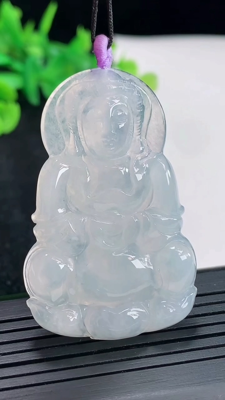 天然A货翡翠正装观音吊坠，尺寸46.5-31.6-5.8重量:15.24g
4月20日