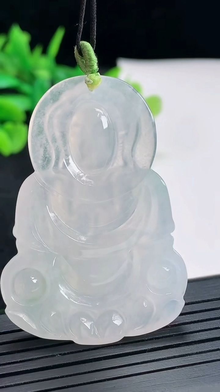 天然A货翡翠正装观音吊坠，尺寸50.5-35.6-5.2重量:16.54g
4月20日