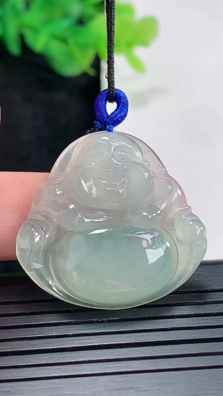 天然A货翡翠飘花佛公吊坠，尺寸29-31-5重量:7.38g
4月20日