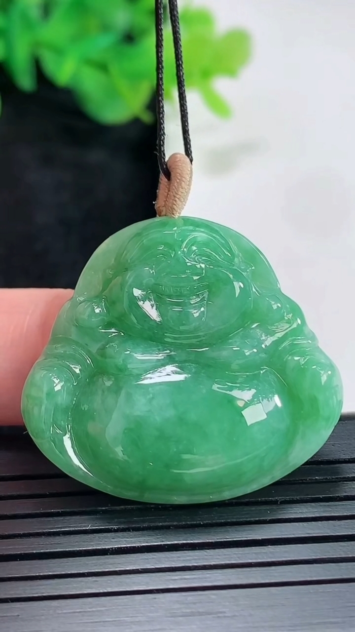 天然A货翡翠佛公吊坠，尺寸30.5-33-6.6重量:11.17g
4月20日