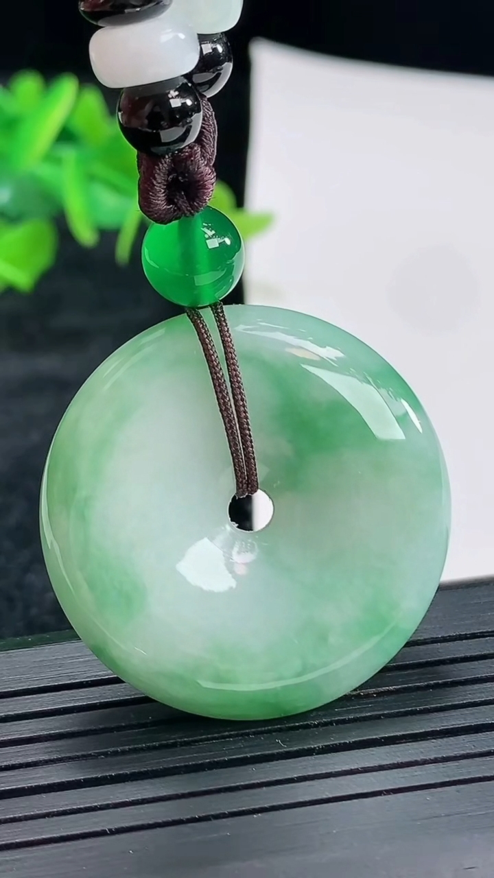 天然A货翡翠平安扣吊坠，尺寸34-7.3重:16.76g474
4月20日