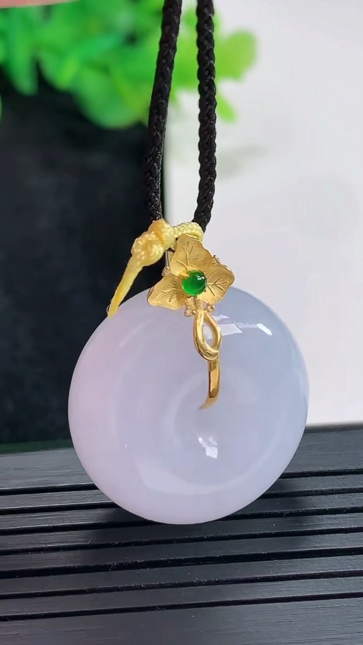 天然A货翡翠18k金紫罗兰路路通吊坠，尺寸23.6-12重量:14.70g
4月20日