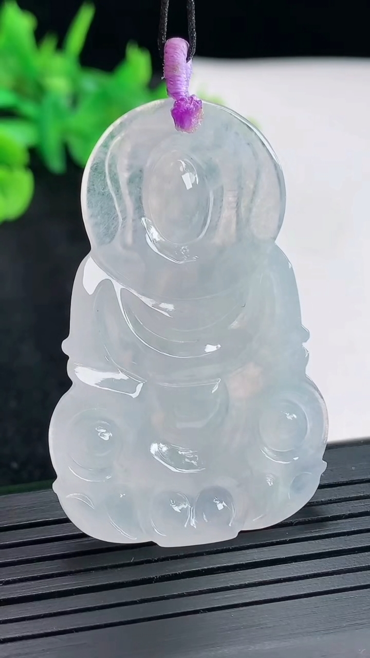 天然A货翡翠正装观音吊坠，尺寸46.5-31.6-5.8重量:15.24g
4月20日