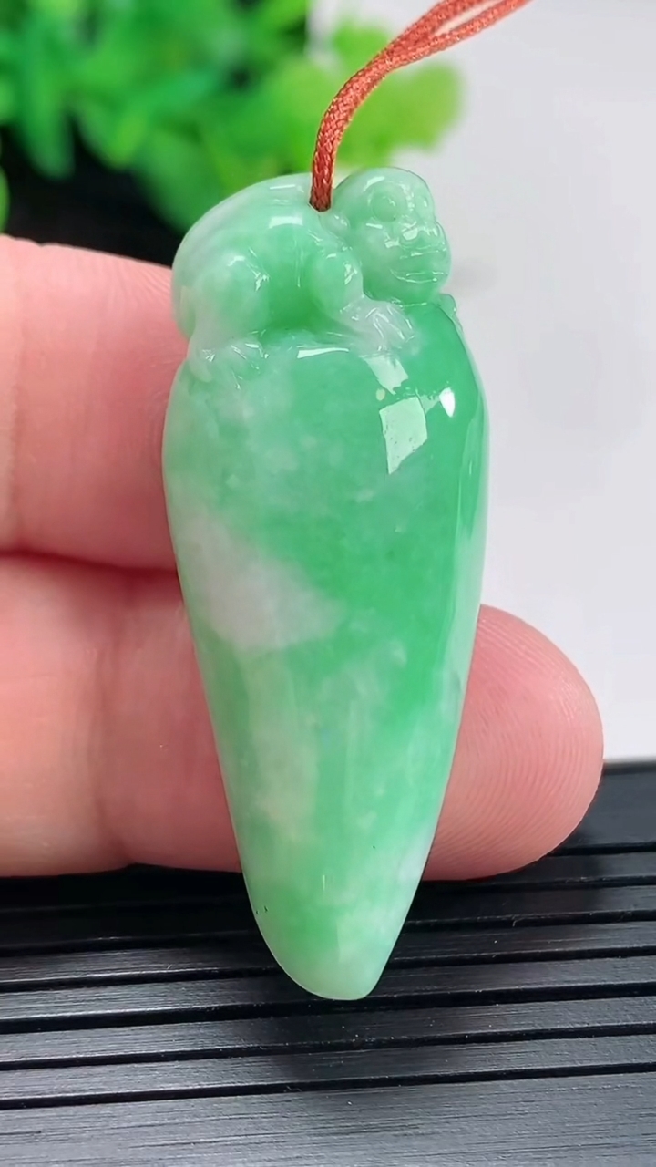 天然A货翡翠福瓜吊坠，尺寸44-17-10.5重量:13.08g
4月20日