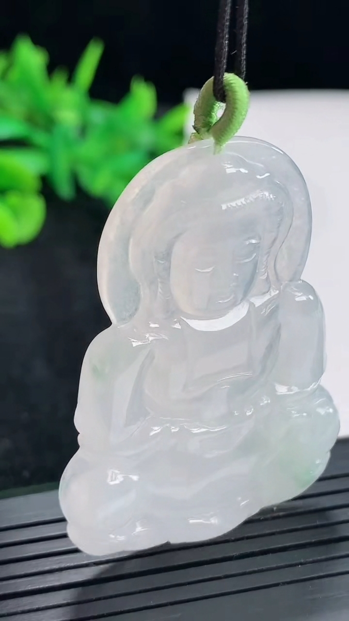 天然A货翡翠正装观音吊坠，尺寸50.5-35.6-5.2重量:16.54g
4月20日