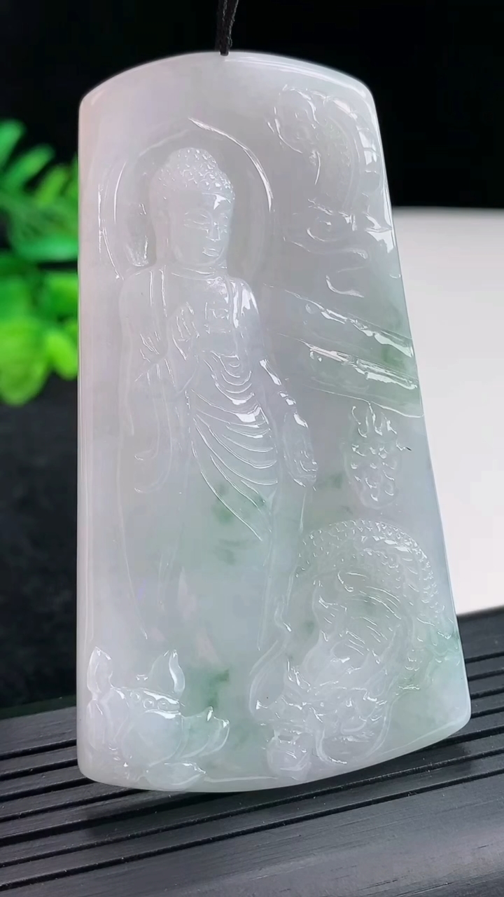 天然A货翡翠飘花御龙阿弥陀佛吊坠，尺寸73.5-40-5.2重量:35.44g
4月20日