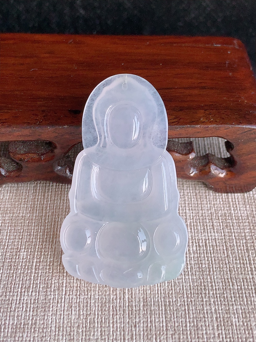 天然A货翡翠白冰白月光正装观音吊坠 
尺寸49.3-29.6-5mm 重量12.20g 0418