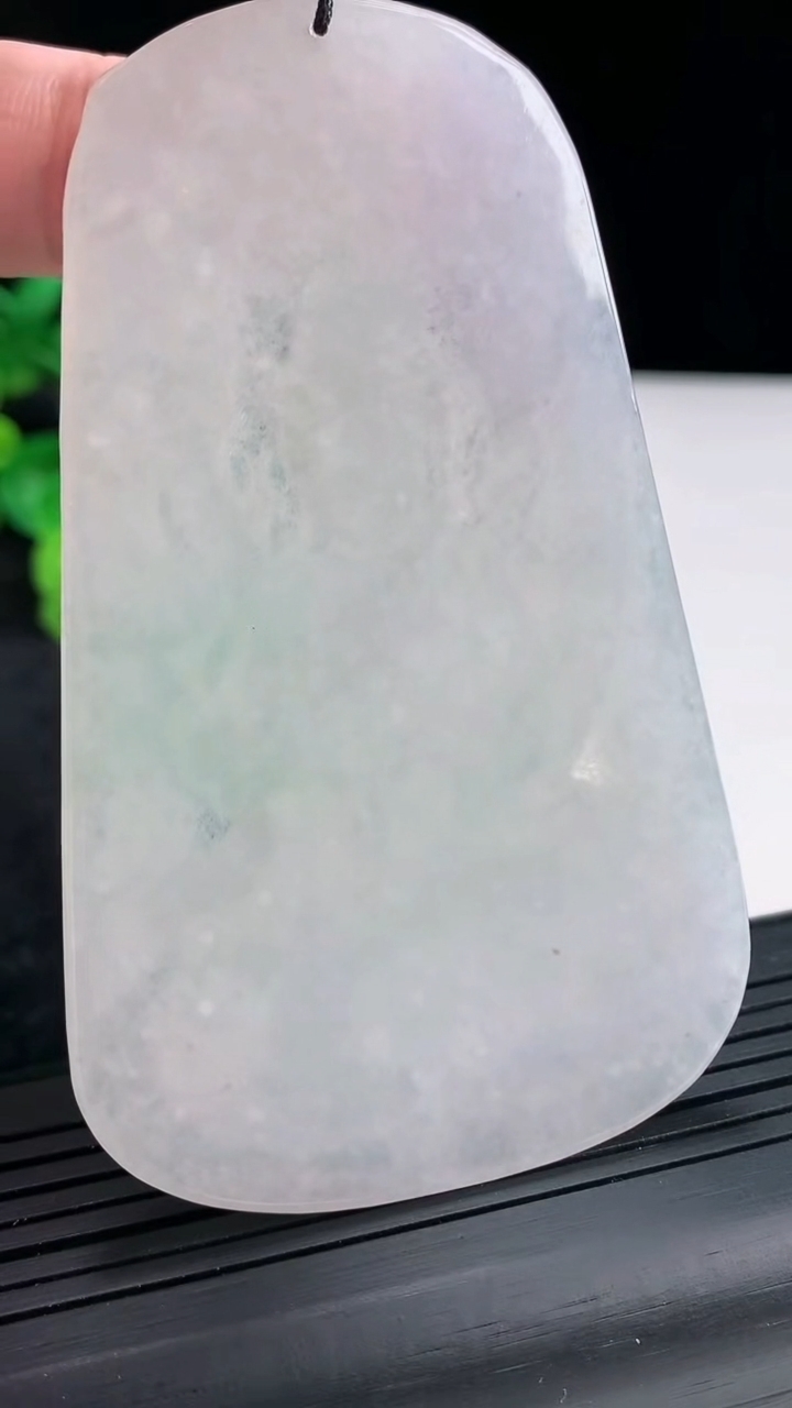 天然A货翡翠千手观音菩萨吊坠，尺寸84-51-5.5重量:47.50g
4月20日