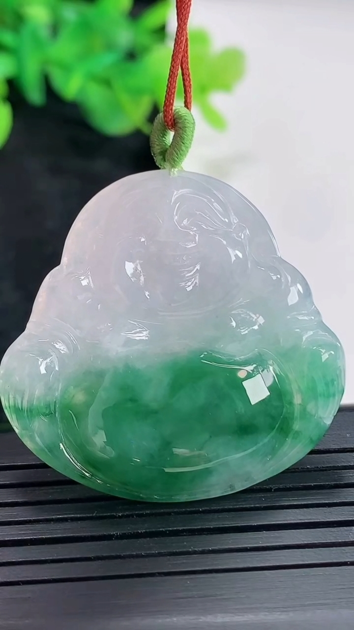 天然A货翡翠佛公吊坠，尺寸36.5-37.5-5.5重量:12.72g
4月20日