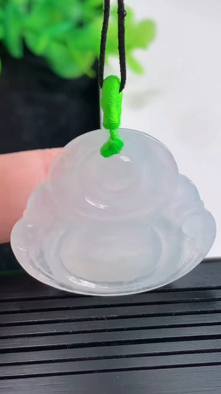 天然A货翡翠佛公吊坠，尺寸29-33.5-5.6重量:8.43g
4月20日