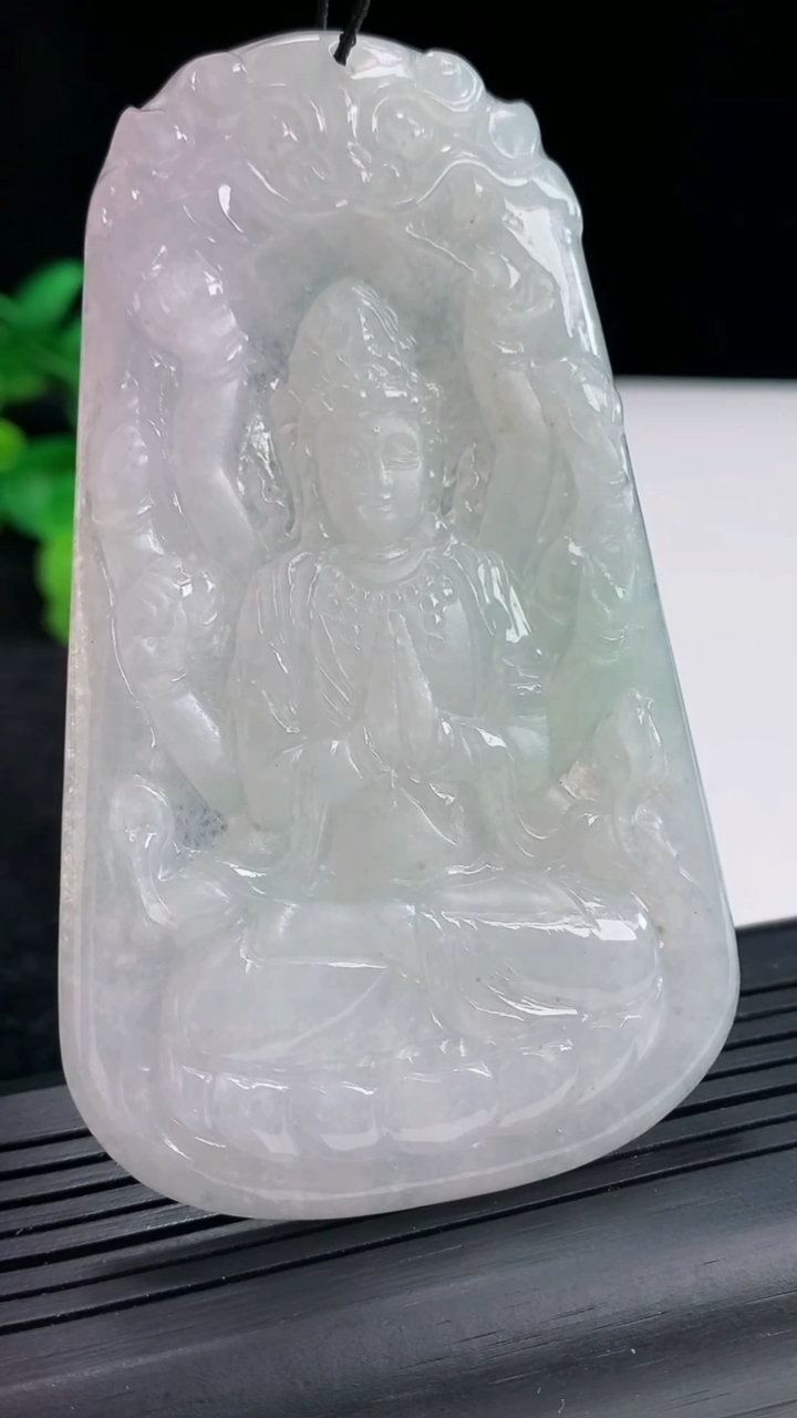 天然A货翡翠千手观音菩萨吊坠，尺寸84-51-5.5重量:47.50g
4月20日