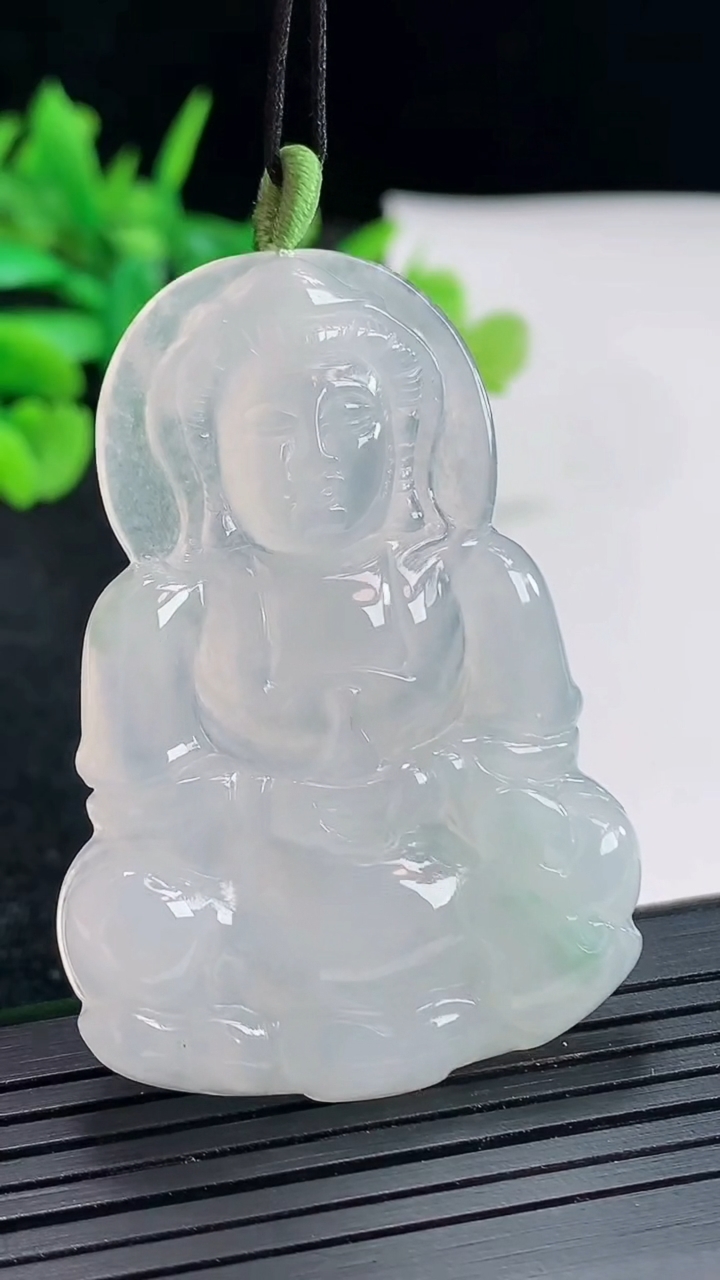 天然A货翡翠正装观音吊坠，尺寸50.5-35.6-5.2重量:16.54g
4月20日