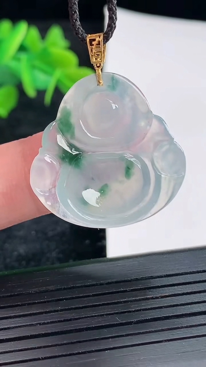 天然A货翡翠种飘花佛公吊坠，尺寸27.5-26.5-5.2重:4.42g474
4月20日