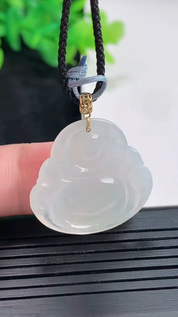 天然A货翡翠佛公吊坠，尺寸23.5-26-4.5重量:4.30g
4月20日