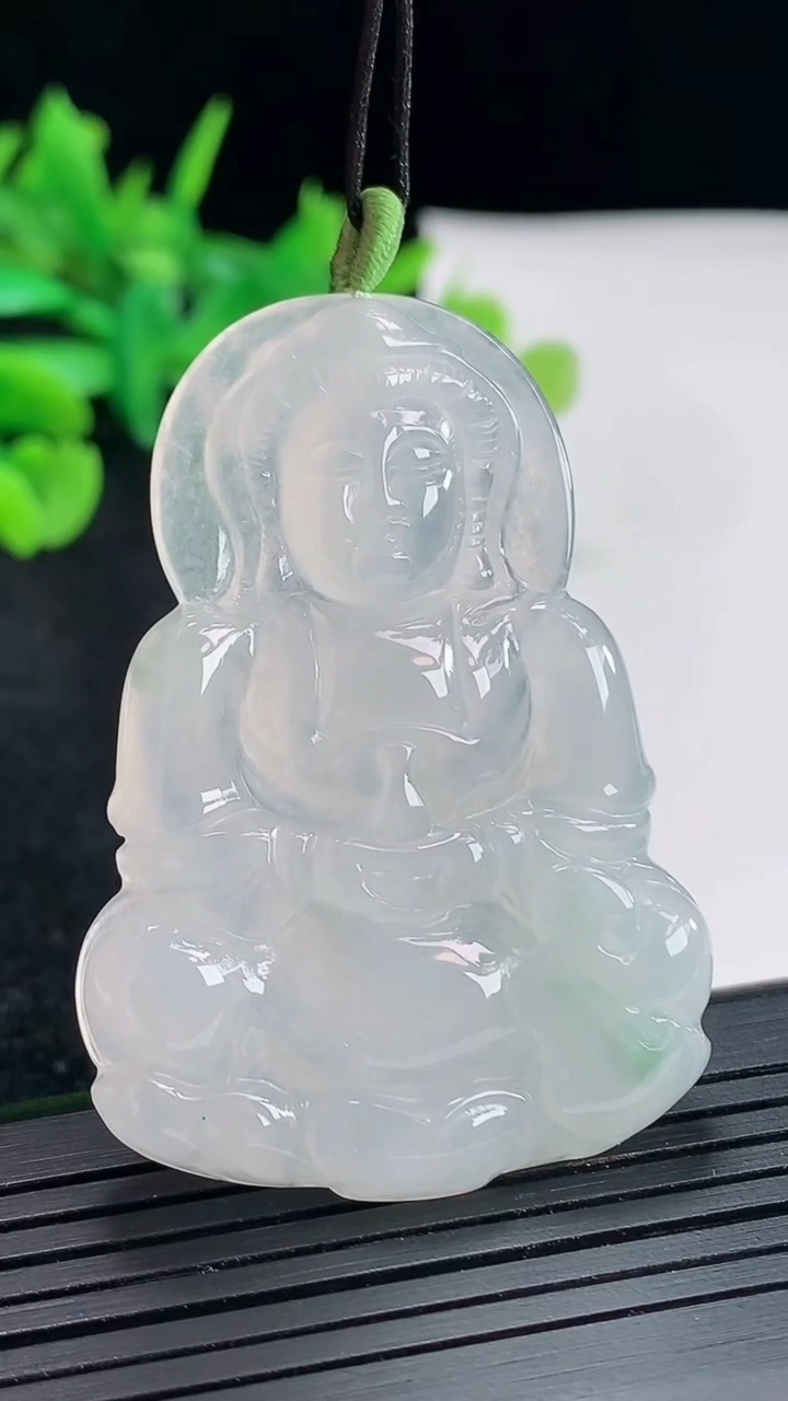 天然A货翡翠正装观音吊坠，尺寸50.5-35.6-5.2重量:16.54g
4月20日