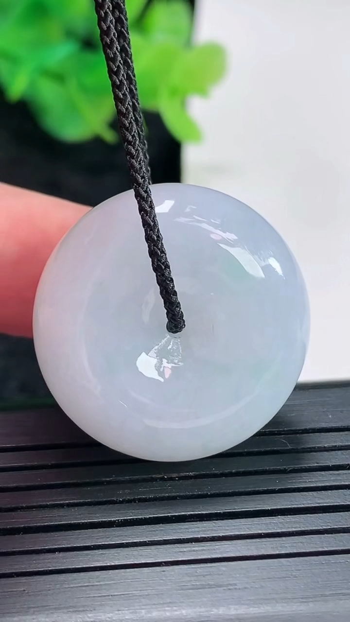 天然A货翡翠春带彩 紫罗兰路路通吊坠，尺寸27.5-12重量:18.06g
4月21日