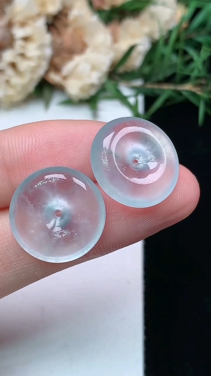 天然A货翡翠飘花平安扣吊坠一对，尺寸16-4，重量:4.29g
4月21日