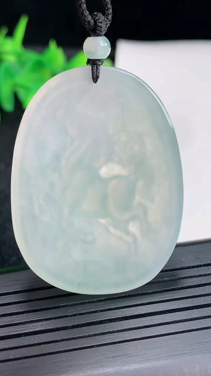 天然A货翡翠生肖马吊坠，尺寸45.5-35-4.5重量:17.86g
4月21日