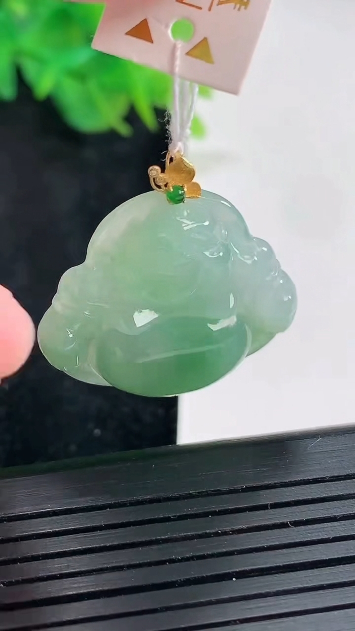 天然A货翡翠佛公吊坠，尺寸24-28-5.8重量:6.28g
4月21日