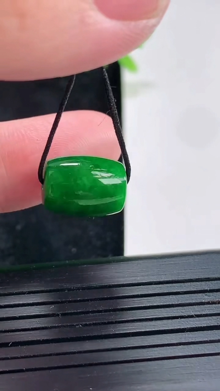 天然A货翡翠路路通吊坠，尺寸13-10重量:2.80g
4月21日