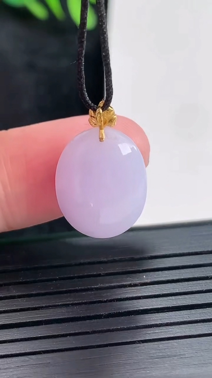 天然A货翡翠18k金紫罗兰蛋面吊坠，尺寸15-12.5-8.5重量:2.90g
4月21日