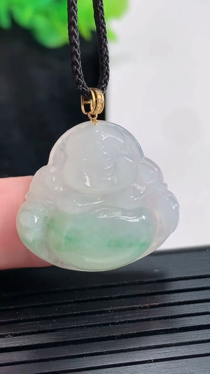 天然A货翡翠佛公吊坠，尺寸24-26-5.5重量:5.16g
4月21日