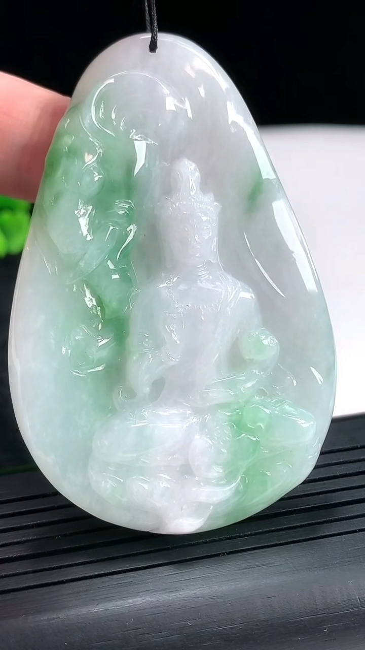 天然A货翡翠普贤菩萨吊坠，尺寸68.5-45-7.5重量:40.22g
4月21日