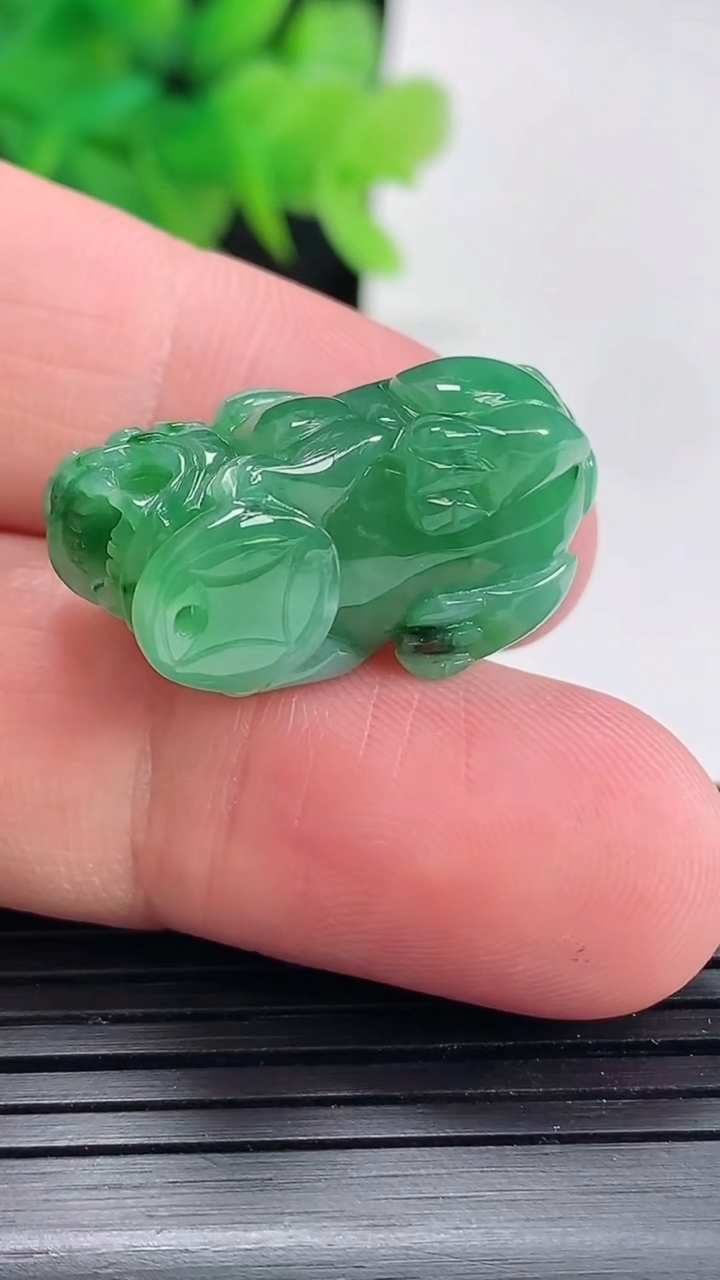 天然A货翡翠貔貅吊坠，尺寸25-13-12.5重量:8.19g
4月21日