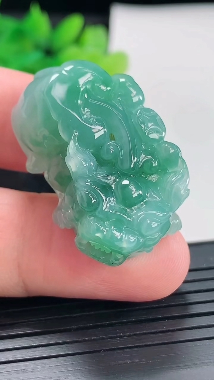 天然A货翡翠貔貅吊坠，尺寸34.5-20-12.5重量:19.18g
4月21日