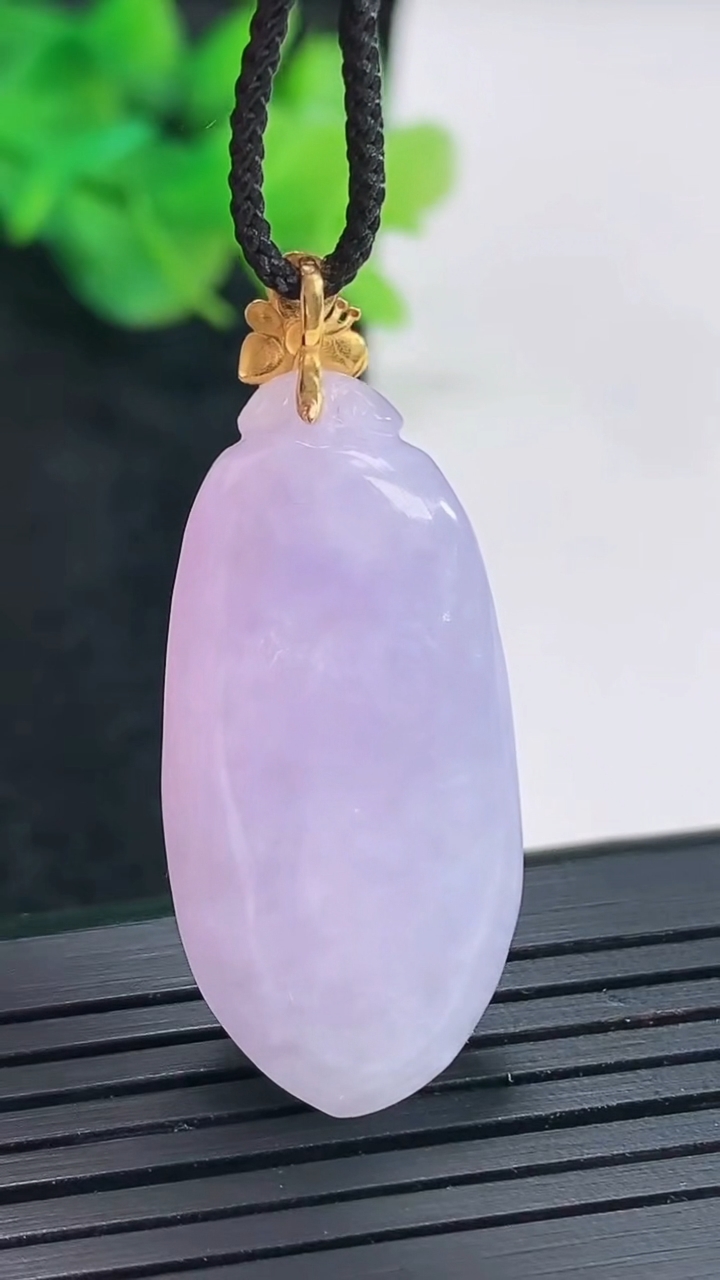 天然A货翡翠18k金紫罗兰福瓜吊坠，尺寸31-15-10.5重量:9.06g
4月21日