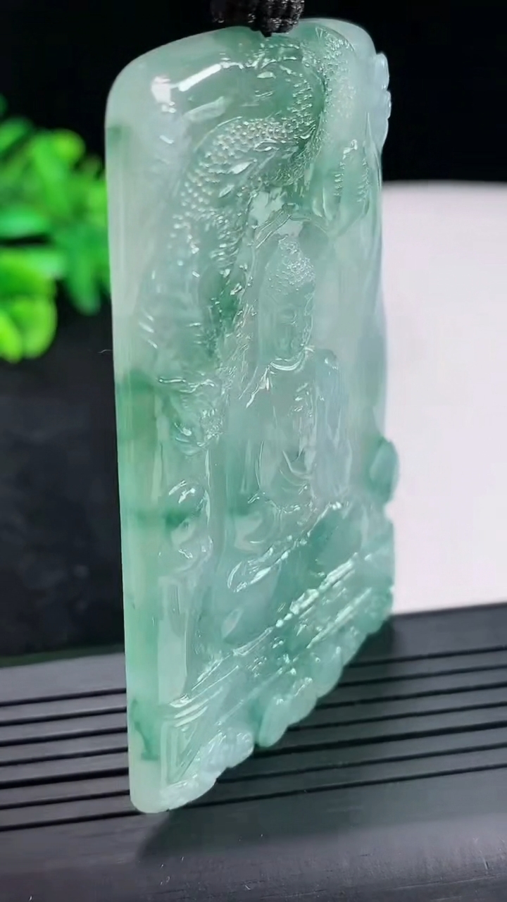 天然A货翡翠种飘花祥龙阿弥陀佛吊坠，尺寸66.5-41.5-5.5重量:38.45g
4月21日