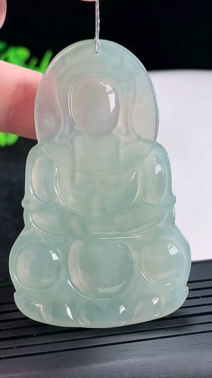 天然A货翡翠正装观音吊坠，尺寸64.5-40-5重量:24.03g
4月21日