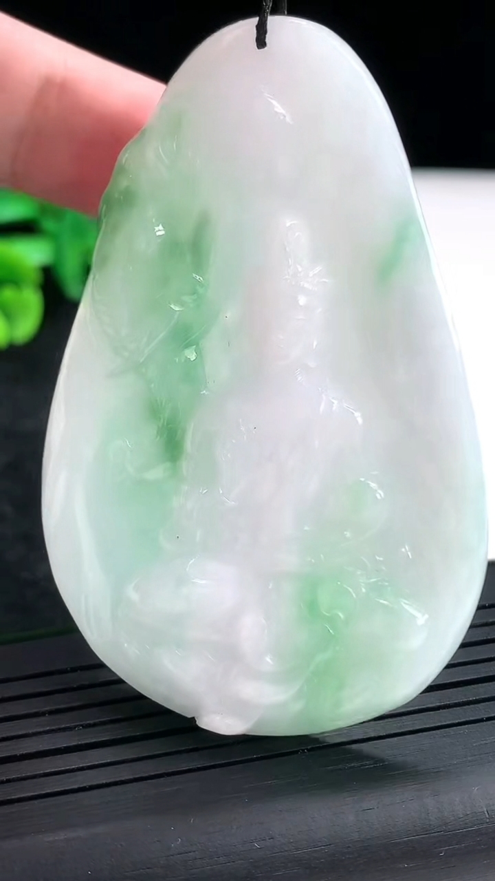 天然A货翡翠普贤菩萨吊坠，尺寸68.5-45-7.5重量:40.22g
4月21日