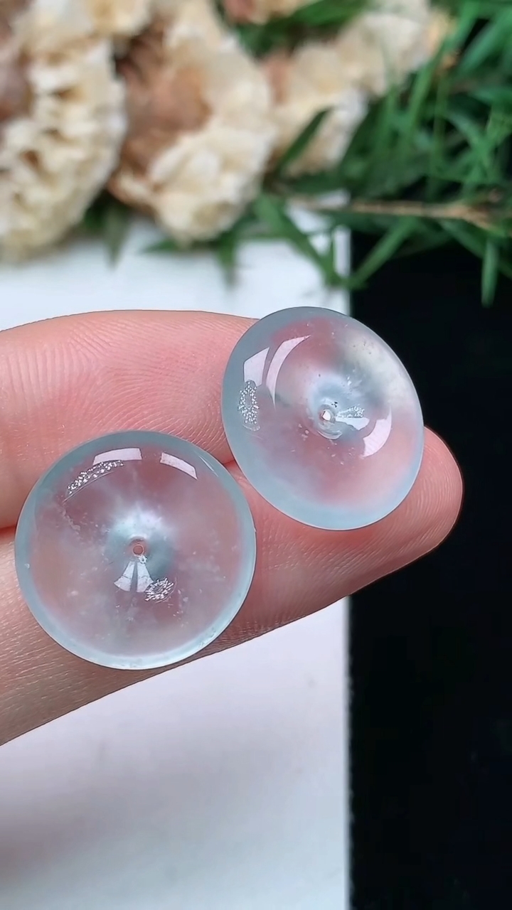 天然A货翡翠飘花平安扣吊坠一对，尺寸16-4，重量:4.29g
4月21日