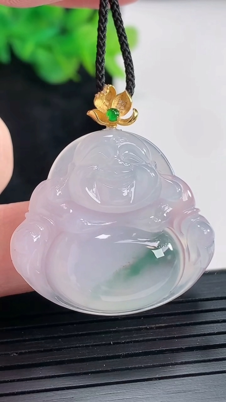 天然A货翡翠种飘花佛公吊坠，尺寸28.5-32-5.6重量:8.29g
4月21日