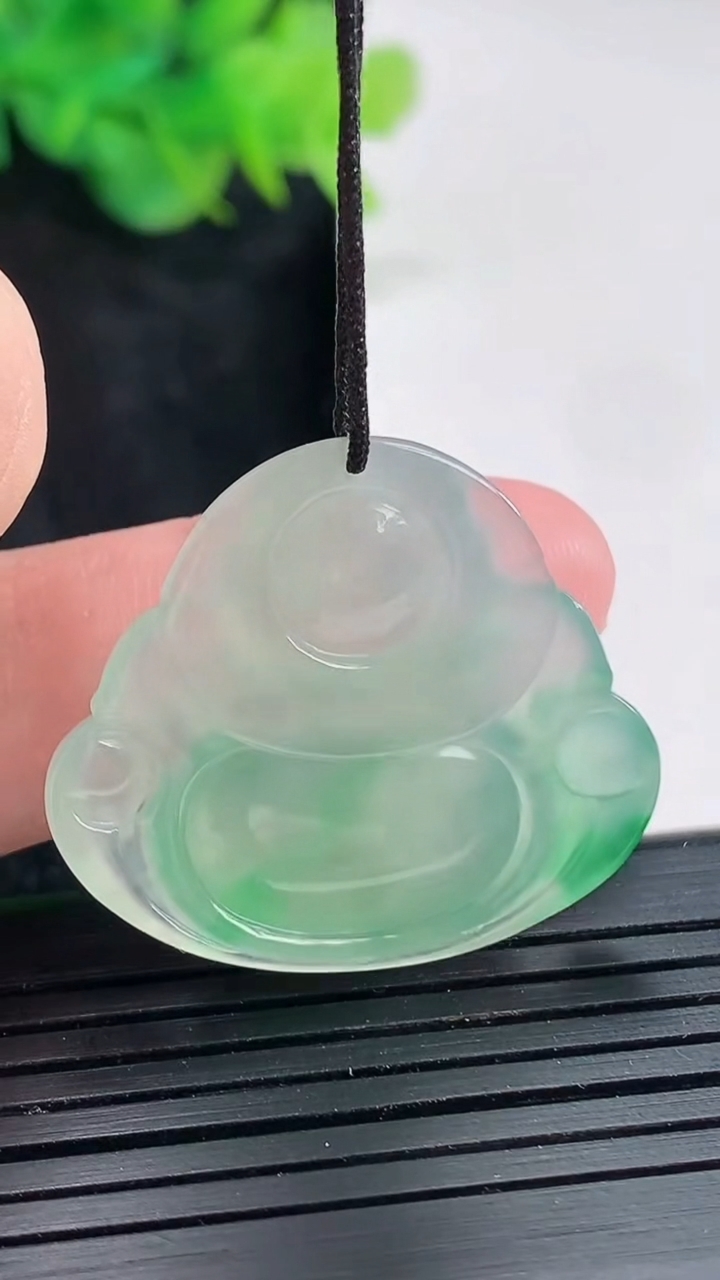 天然A货翡翠佛公吊坠，尺寸27-31-5.8重量:7.57g
4月21日