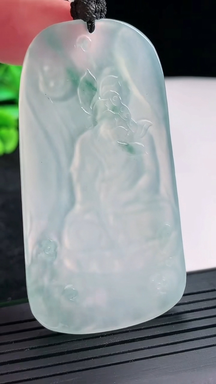 天然A货翡翠种飘金阿弥陀佛吊坠，尺寸66-35.5-5重量:32.32g
4月21日