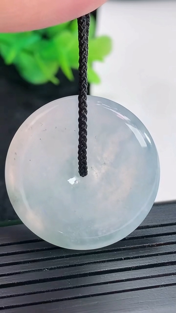 天然A货翡翠紫罗兰平安扣吊坠，尺寸31-5.2重量:11.43g
4月21日