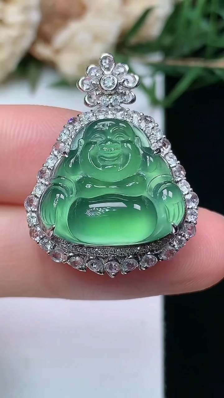 天然A货翡翠佛公吊坠，尺寸28-20.9-11.3，裸石15-16.8，重量:5.42g
4月21日