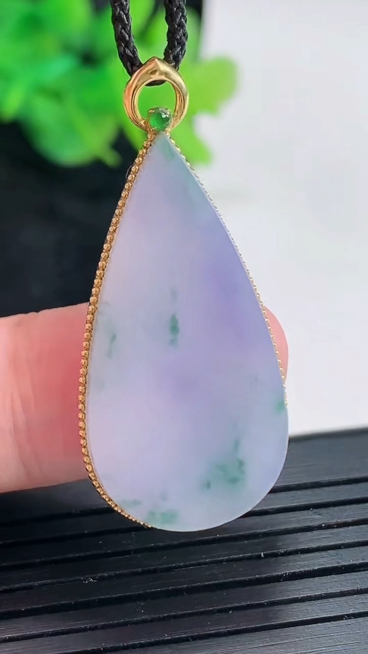 天然A货翡翠18k金紫罗兰飘花水滴吊坠，尺寸38.5-17-4，裸石32-16重量:5.26g
4月21日