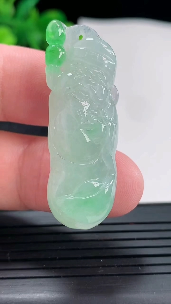 天然A货翡翠财神爷吊坠，尺寸42.5-16-9重量:11.86g
4月21日