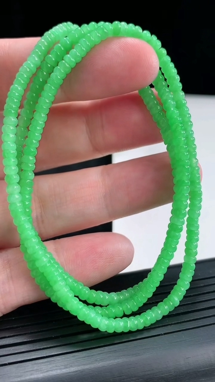 天然A货翡翠算盘珠项链，尺寸3-1.5重量:14.95g4月21日
工厂直销收藏佳品,种好水足，色泽