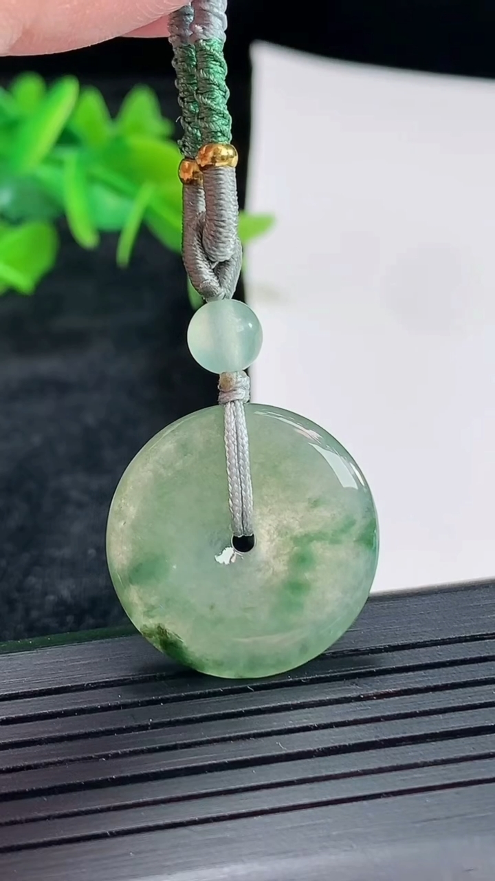 天然A货翡翠冰种飘花平安扣吊坠，尺寸23-3.6重:3.82g474
4月21日